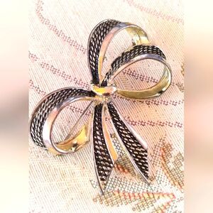 Vintage Dafri Bow Brooch Silver Tone Black Enamel Mid-century Fashion